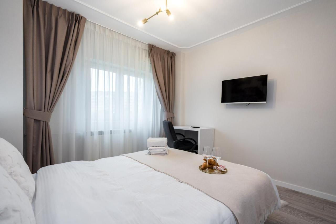 Felicity Apartment By The Park Бухарест Екстер'єр фото